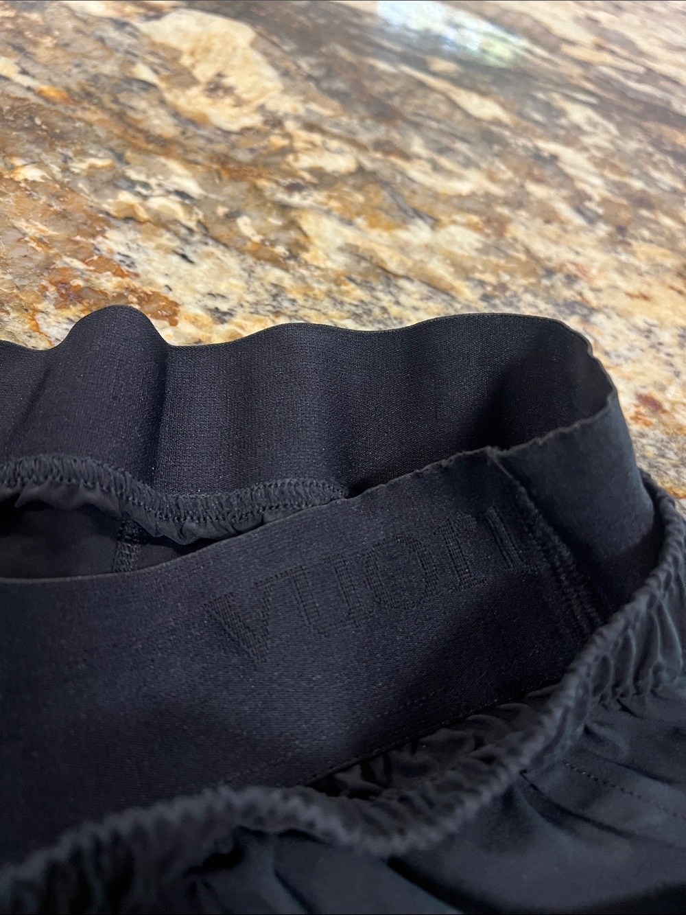 Vuori luna shorts size small - Picture 8 of 8